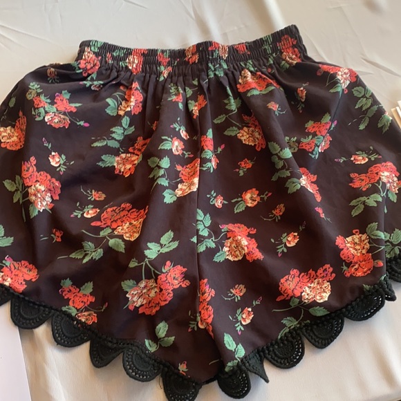Floral XS flowy shorts - Picture 2 of 3